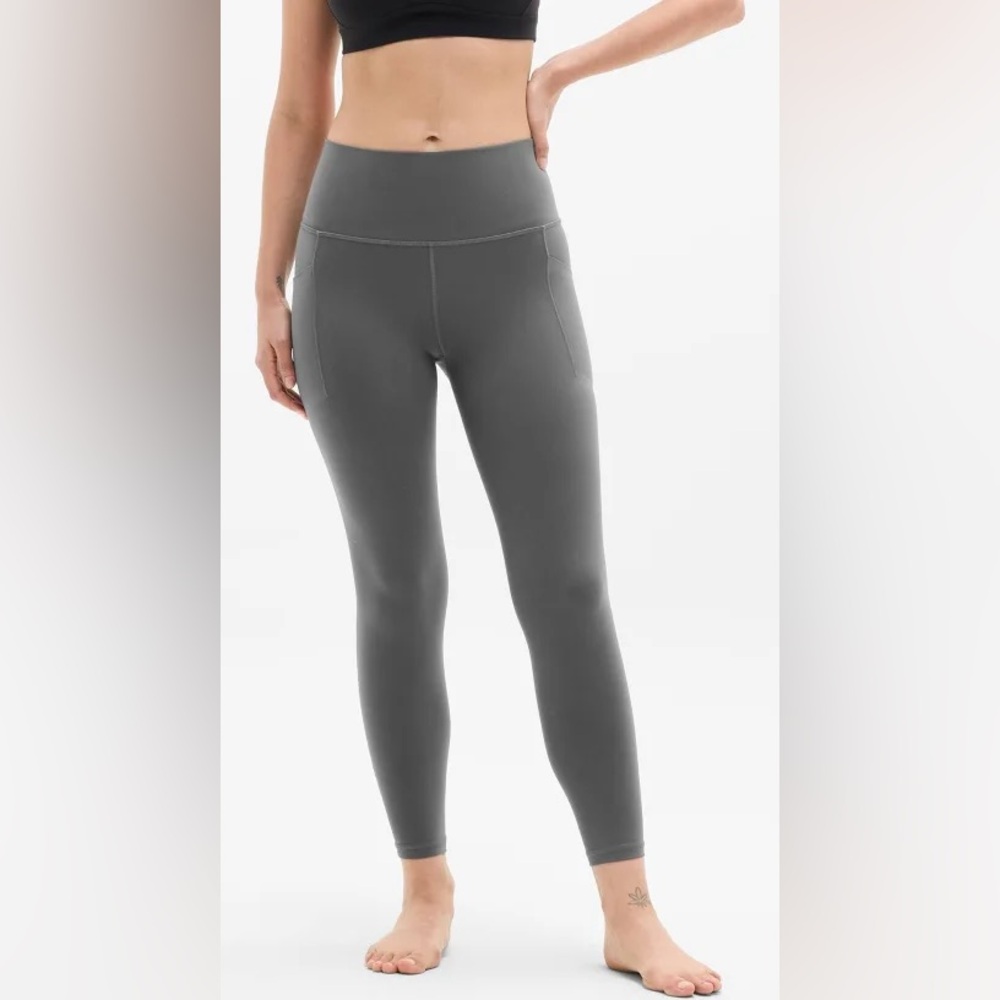 Athleta salutation stash 7/8 tight